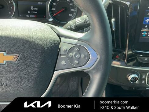 Used 2023 Chevrolet Traverse LT FWD image 21