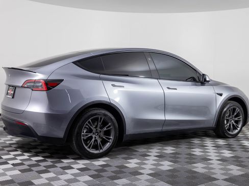 Used 2025 Tesla Model Y Long Range image 8