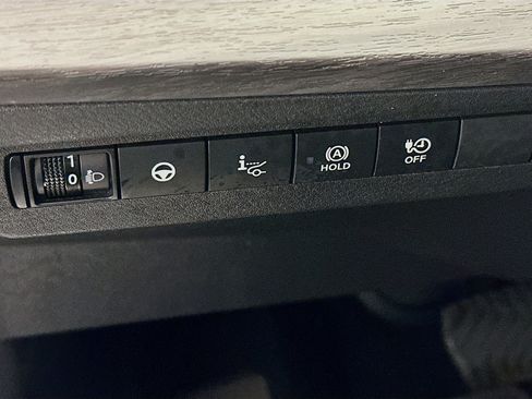 Used 2024 Nissan Ariya AWD image 17