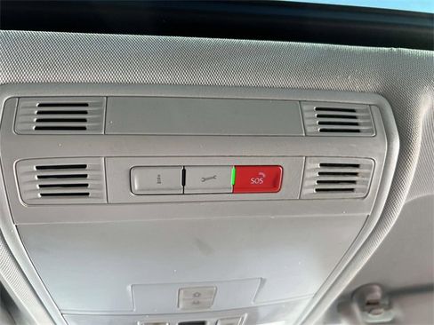 Used 2025 Volkswagen Taos SE image 36