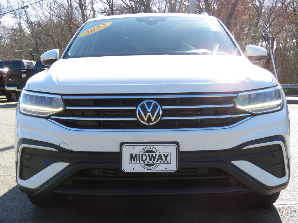 Used 2022 Volkswagen Tiguan SE AWD/4WD image 2
