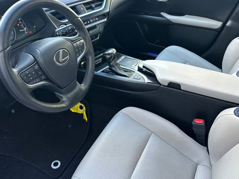 Certified 2020 Lexus UX 250h w/ Premium Package image 7