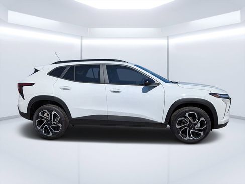 New 2026 Chevrolet Trax RS w/ Driver Confidence Package image 2