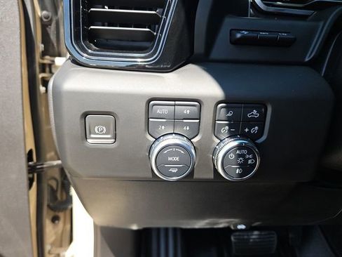 Used 2022 GMC Sierra 1500 AT4 w/ Technology Package image 17