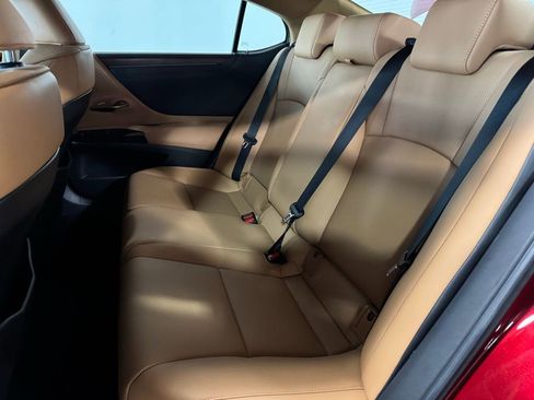 Used 2025 Lexus ES 350 w/ Premium Package image 17