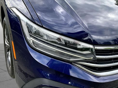 Used 2023 Volkswagen Tiguan SE w/ Panoramic Sunroof Package FWD image 26