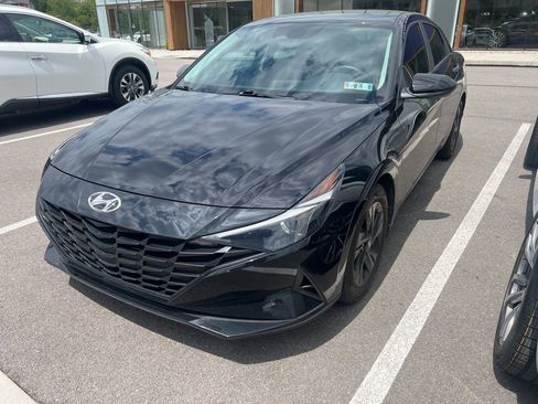 Used 2023 Hyundai Elantra SEL FWD image 2