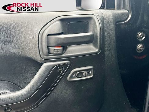 Used 2017 Jeep Wrangler Unlimited Sahara image 23