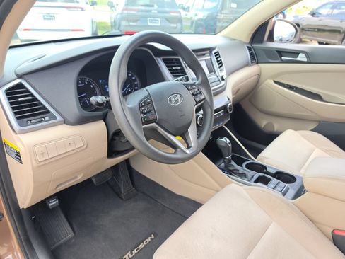 Used 2017 Hyundai Tucson SE w/ SE Popular Package 02 FWD image 9