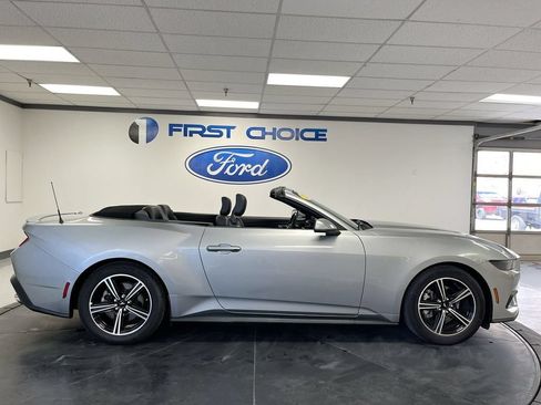 Used 2025 Ford Mustang Premium RWD image 9