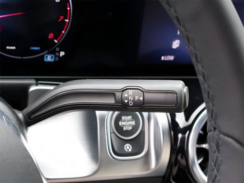 New 2025 Mercedes-Benz GLB 250 4MATIC image 34