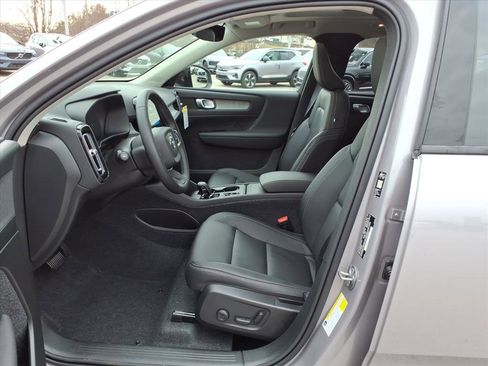 New 2026 Volvo XC40 B5 Core w/ Climate Package image 10