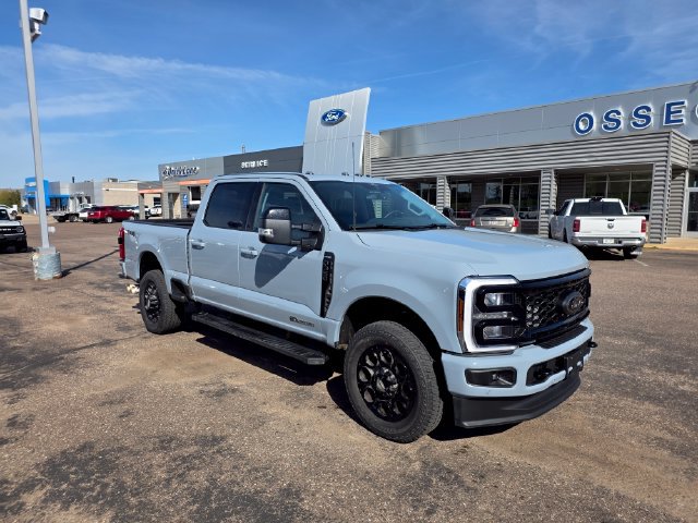Used 2026 Ford F350 Lariat w/ Black Appearance Package AWD/4WD image 1
