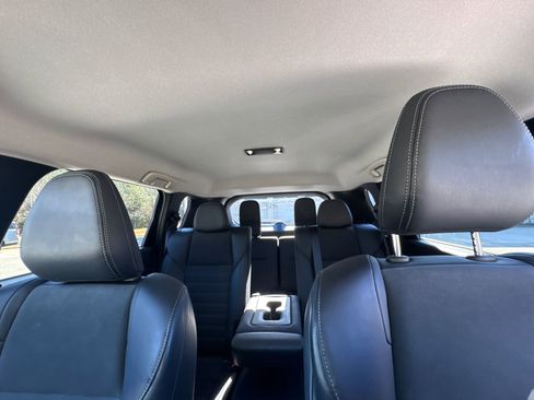 Used 2025 Mitsubishi Outlander SE image 32