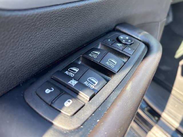 Used 2026 Chrysler Pacifica Limited FWD image 21