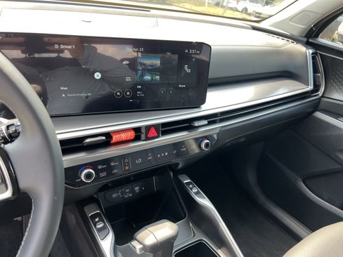 Used 2025 Kia Sorento EX w/ Panoramic Sunroof Package FWD image 28