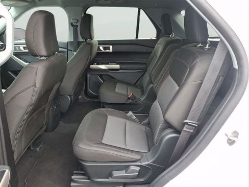 Used 2023 Ford Explorer XLT w/ Class IV Trailer Tow Package image 11