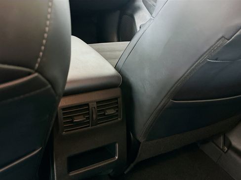 Used 2024 Mitsubishi Outlander SE image 27