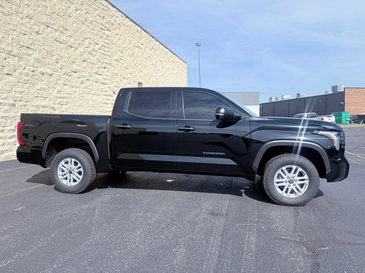 Used 2024 Toyota Tundra SR5 w/ SR5 Convenience Package AWD/4WD image 7