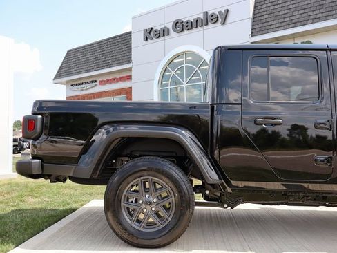 New 2025 Jeep Gladiator Sport image 36