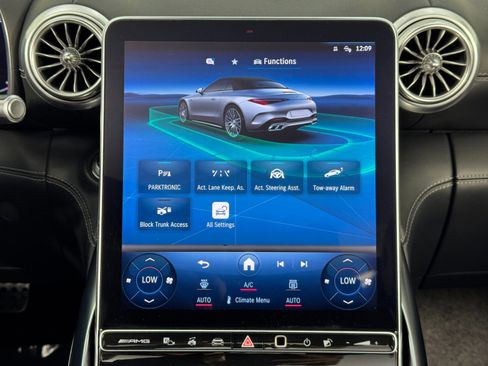 Used 2022 Mercedes-Benz SL 55 AMG AMG SL 55 w/ Driver Assist Pac image 34