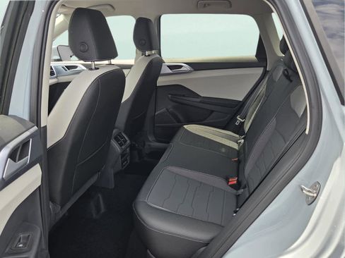 New 2026 Volkswagen Taos SE FWD image 9