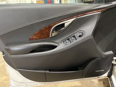 Used 2010 Buick LaCrosse CXL w/ Luxury Package AWD/4WD image 19