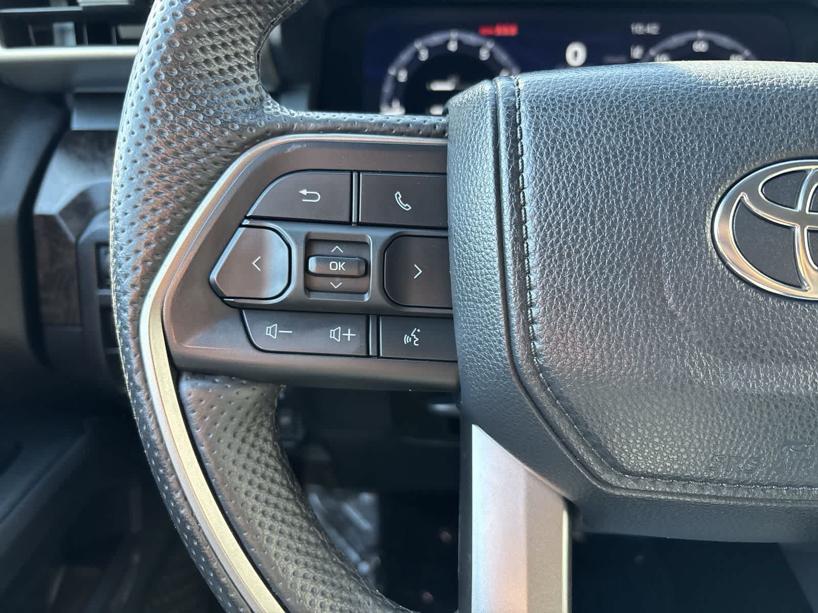 Used 2024 Toyota Tacoma Limited w/ Limited Package (LT) AWD/4WD image 14