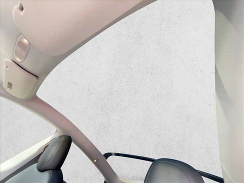 Used 2021 Tesla Model Y Long Range image 16