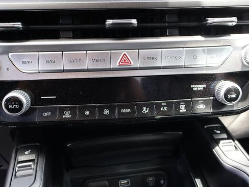 Used 2025 Kia Telluride S FWD image 33