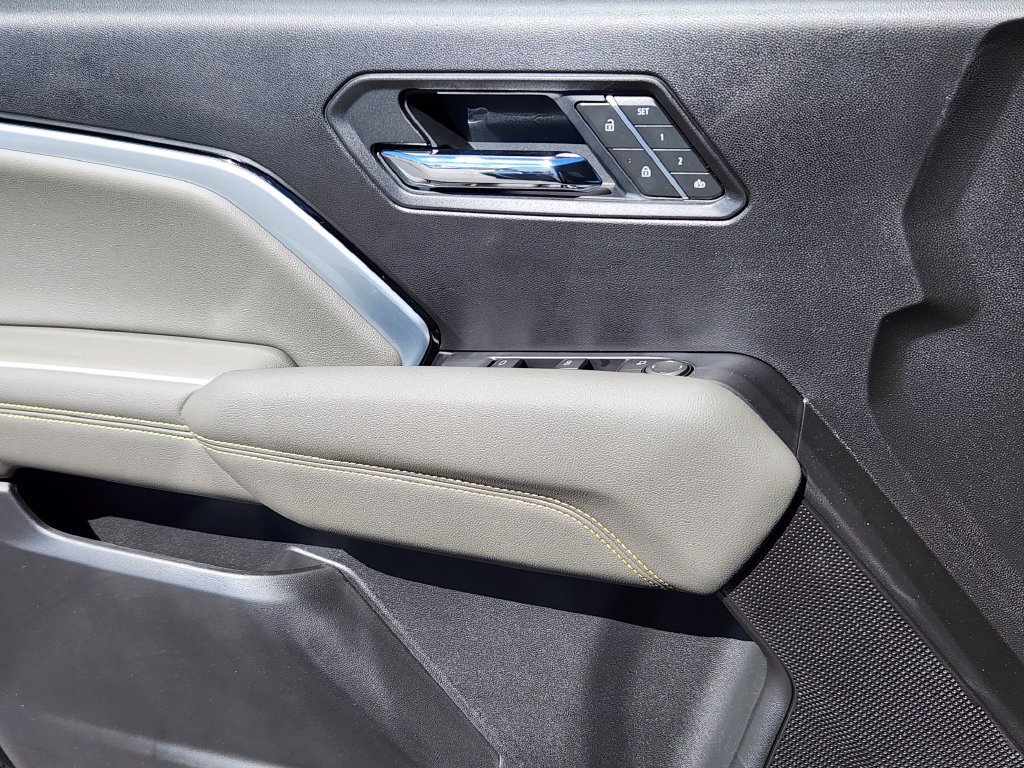 New 2026 Chevrolet Colorado ZR2 w/ Technology Package AWD/4WD image 7