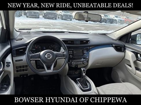 Used 2018 Nissan Rogue Sport SV image 11