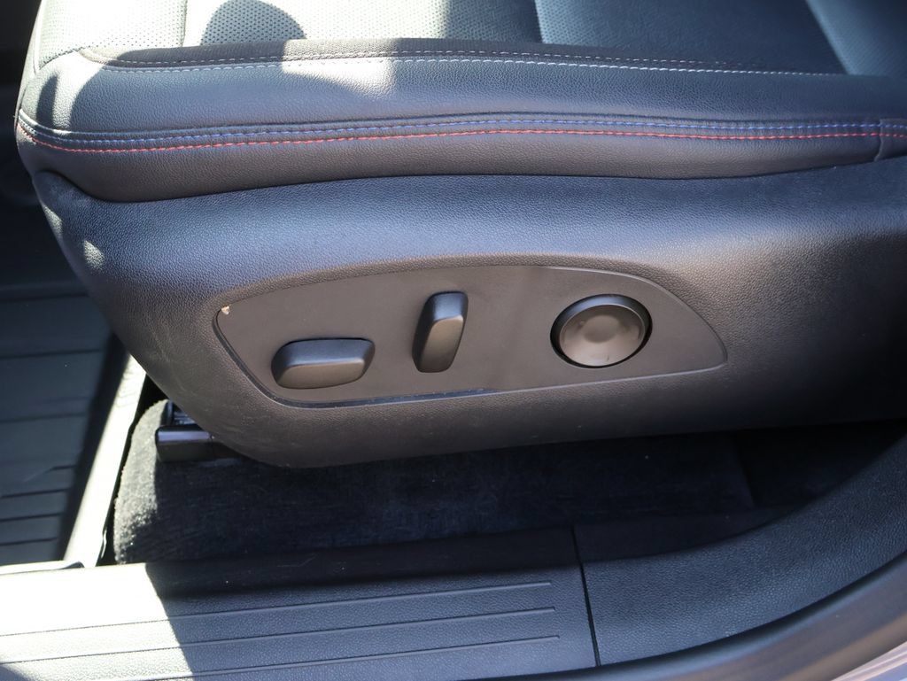 Certified 2024 Chevrolet Equinox EV RS FWD image 44