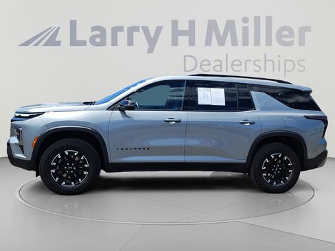 Used 2025 Chevrolet Traverse Z71 w/ Driver Confidence Package AWD/4WD image 2