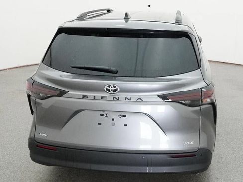 New 2026 Toyota Sienna XLE image 7