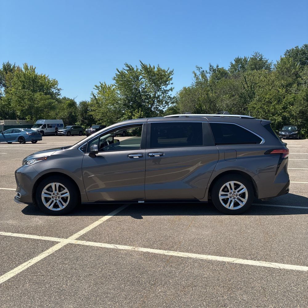 Certified 2024 Toyota Sienna Limited AWD/4WD image 2