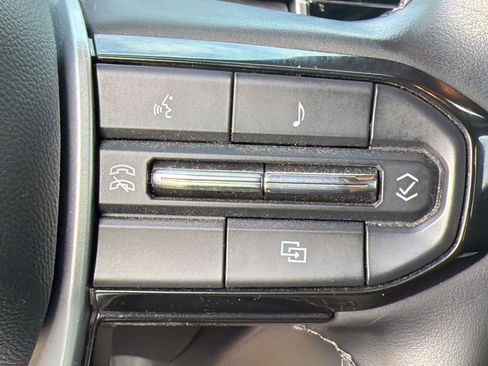 Used 2024 Chevrolet Colorado LT w/ LT Convenience Package II AWD/4WD image 21