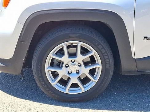 Used 2021 Jeep Renegade Latitude FWD image 28