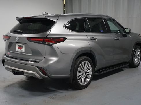 Certified 2026 Toyota Highlander Platinum AWD/4WD image 8