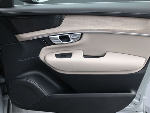 New 2026 Volvo XC90 B6 Plus w/ Protection Package Premier AWD/4WD image 13