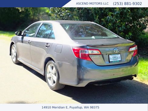Used 2014 Toyota Camry SE FWD image 3
