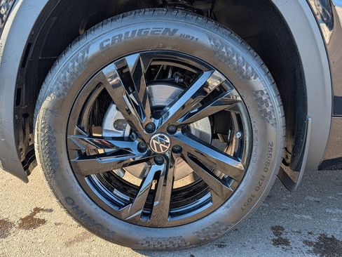 New 2026 Volkswagen Atlas Cross Sport SEL R-Line image 3