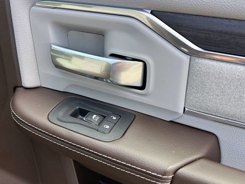 New 2026 RAM 2500 Laramie AWD/4WD image 15
