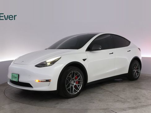 Used 2023 Tesla Model Y Long Range AWD/4WD image 2