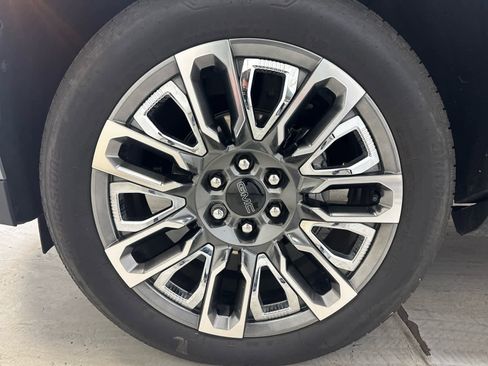 Used 2024 GMC Yukon XL Denali Ultimate image 13