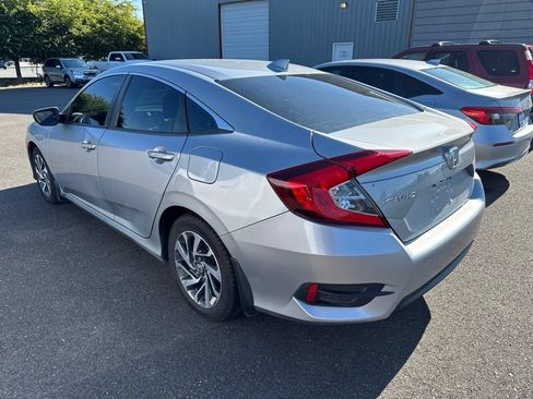 Used 2018 Honda Civic EX image 2