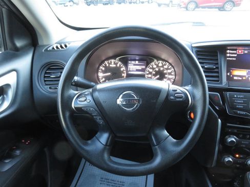 Used 2017 Nissan Pathfinder S image 13
