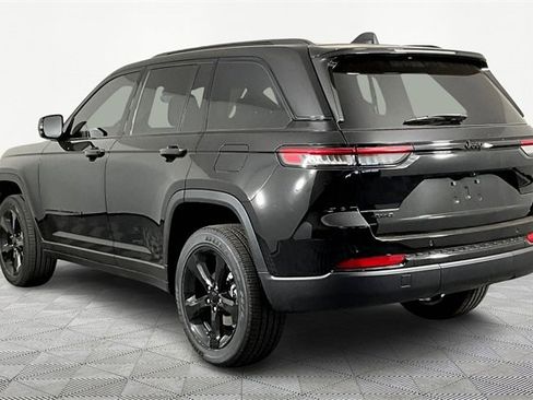 New 2025 Jeep Grand Cherokee Altitude image 4