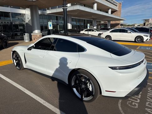 Used 2022 Porsche Taycan 4S image 4