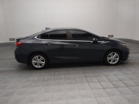 Used 2018 Chevrolet Cruze LT w/ Sun And Sound Package image 10